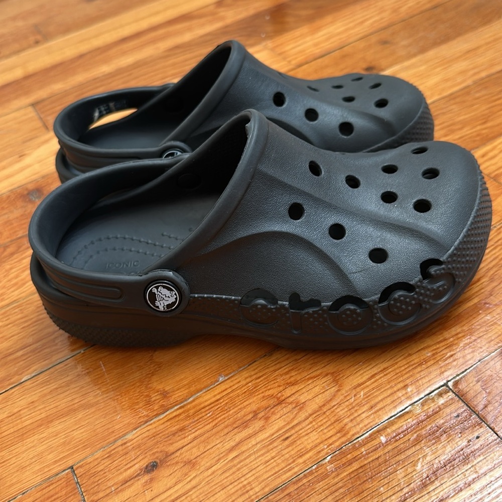 Crocs Black Clogs Size J 1 - Picture 2 of 7